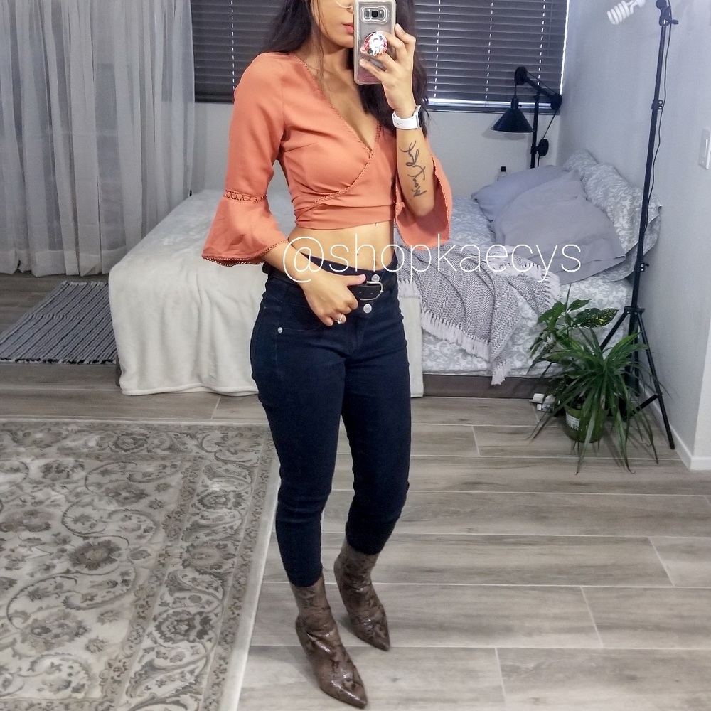 LAST 2 ➖ Bell 3/4 Sleeved Wrap Cropped Top - Picture 4 of 8